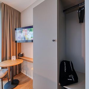Zimmer mit Kingsize-Bett